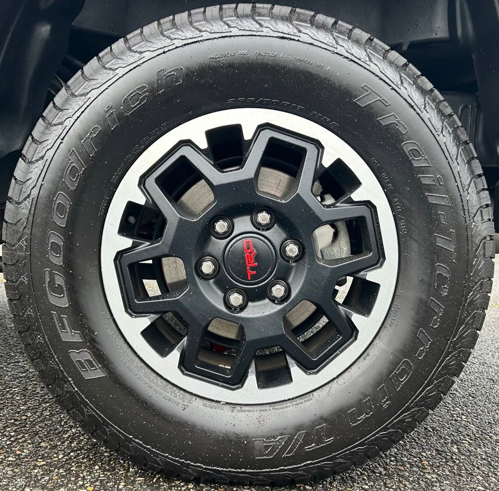 Certified 2025 Toyota Tacoma TRD Off-Road AWD/4WD image 25