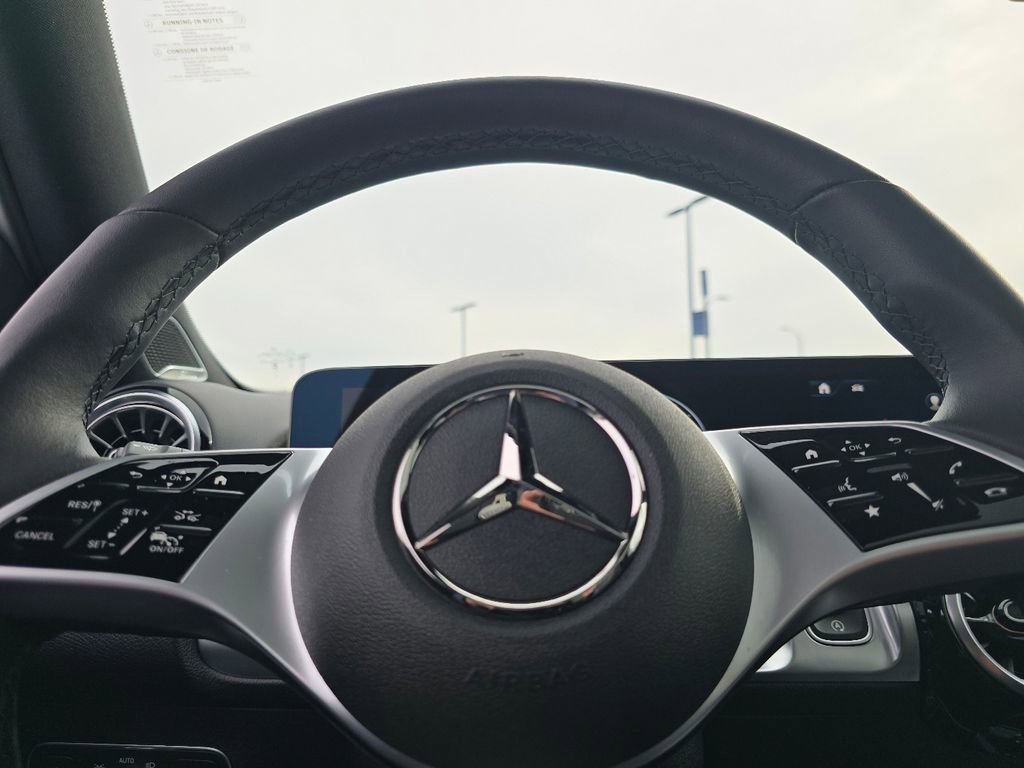 Used 2026 Mercedes-Benz GLB 250 4MATIC image 29