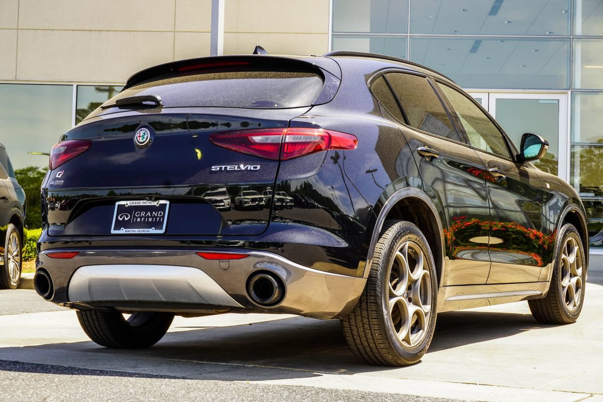 Used 2023 Alfa Romeo Stelvio Ti AWD/4WD image 12