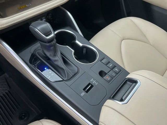 Used 2024 Toyota Highlander XLE image 24