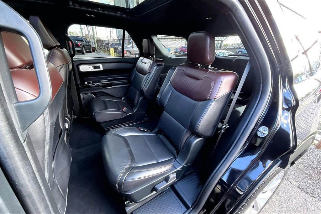 Used 2022 Ford Explorer Platinum w/ Equipment Group 601A image 25