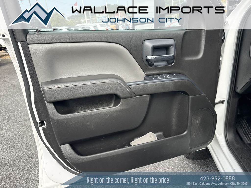 Used 2015 Chevrolet Silverado 3500 W/T AWD/4WD image 4