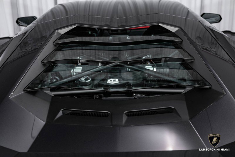 Used 2018 Lamborghini Aventador S image 33