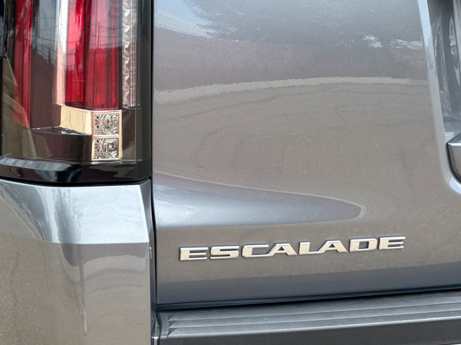 Used 2020 Cadillac Escalade Platinum w/ Escalade Sport Edition AWD/4WD image 42
