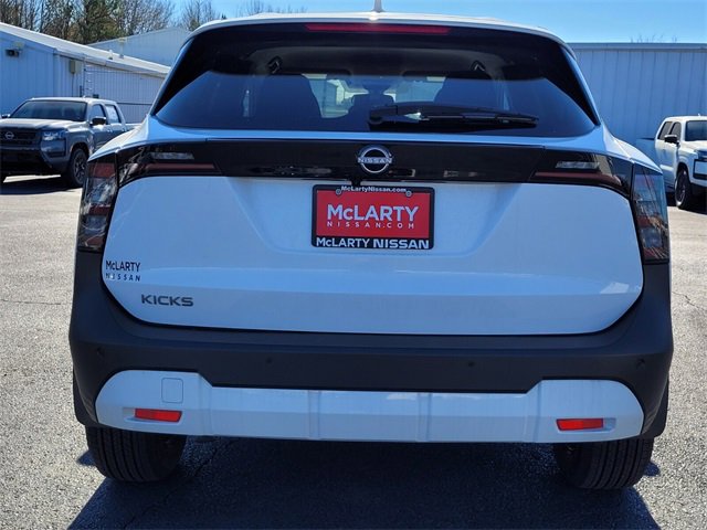 Certified 2025 Nissan Kicks SV w/ Illumination Package image 4