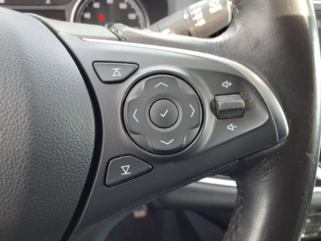 Used 2018 Buick Enclave Essence image 19