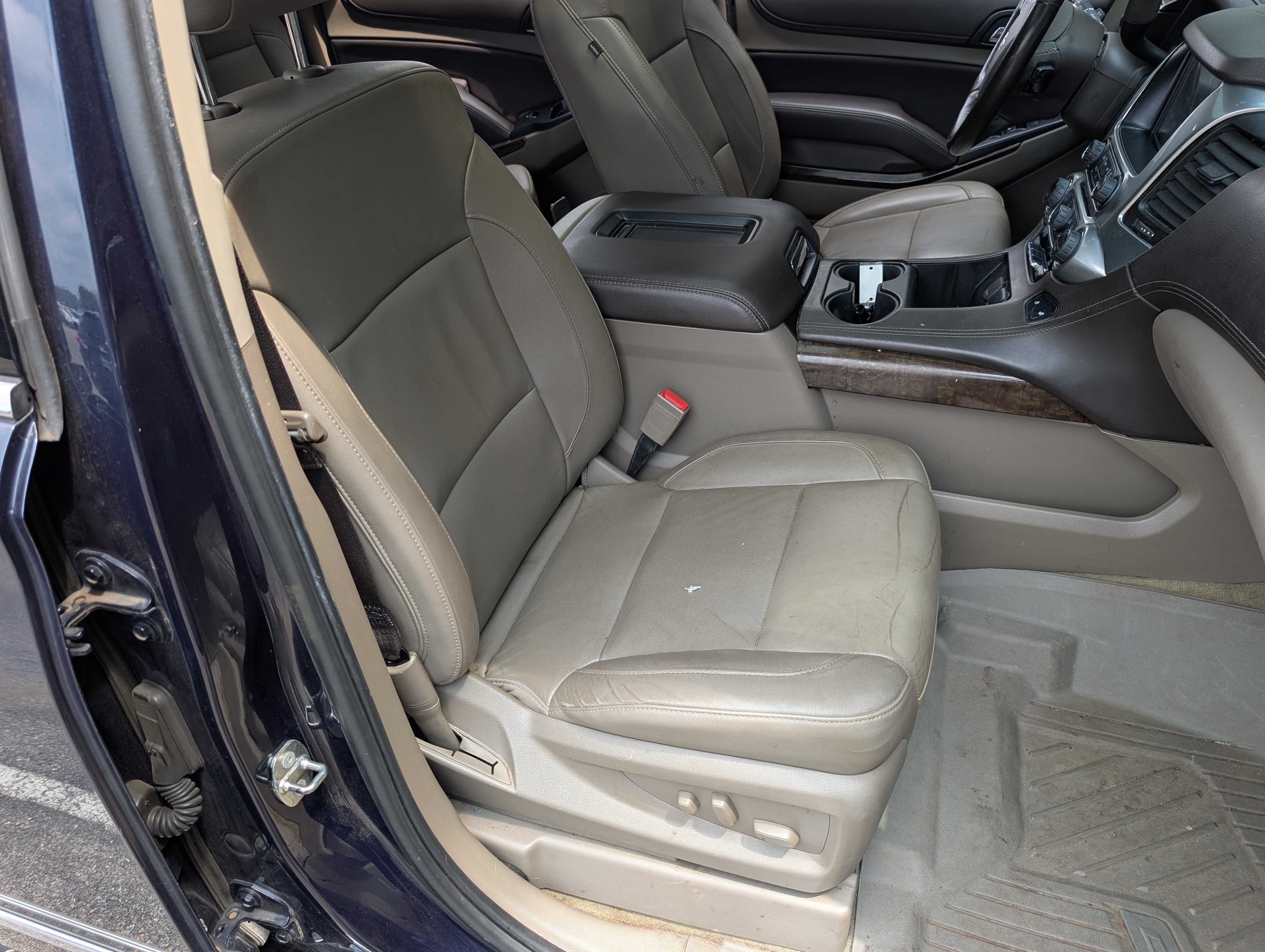 Used 2018 Chevrolet Suburban LT w/ LT Signature Package RWD image 22