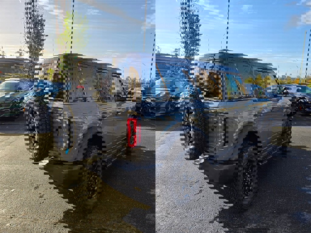 New 2025 Ford Bronco Outer Banks w/ Black Appearance Package image 5