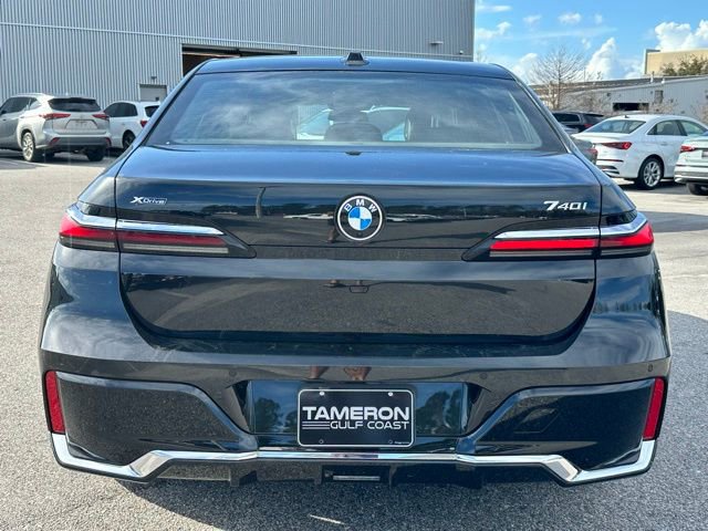 Used 2024 BMW 740i xDrive image 3