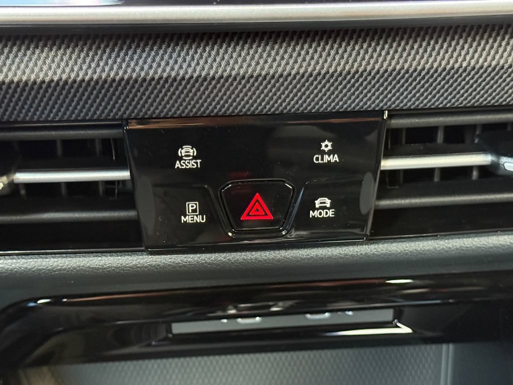 New 2026 Volkswagen GTI SE FWD image 18