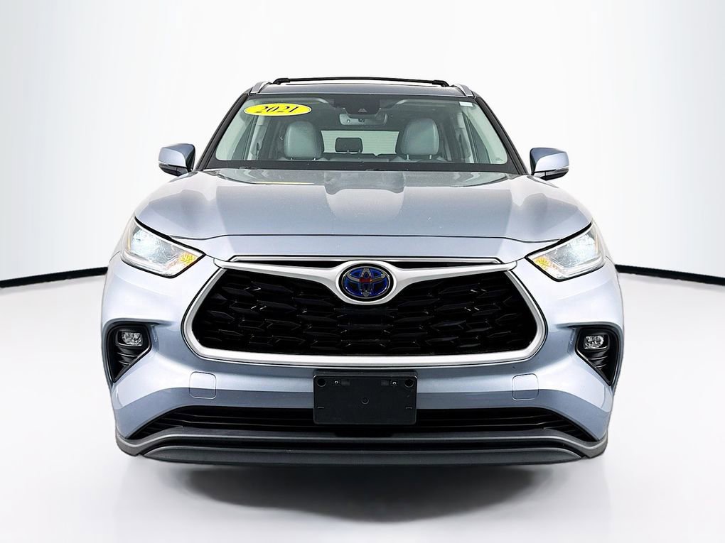 Used 2021 Toyota Highlander XLE image 2