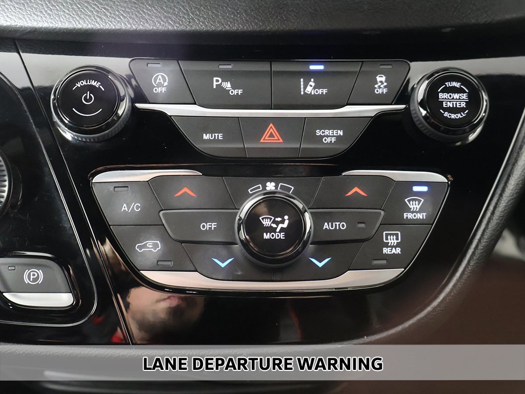 Used 2025 Chrysler Pacifica Select image 5