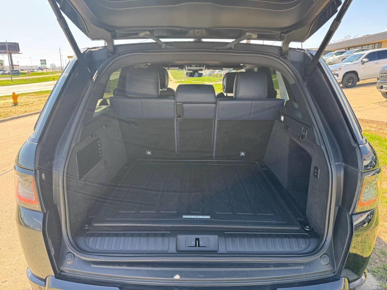 Used 2020 Land Rover Range Rover Sport HST image 10