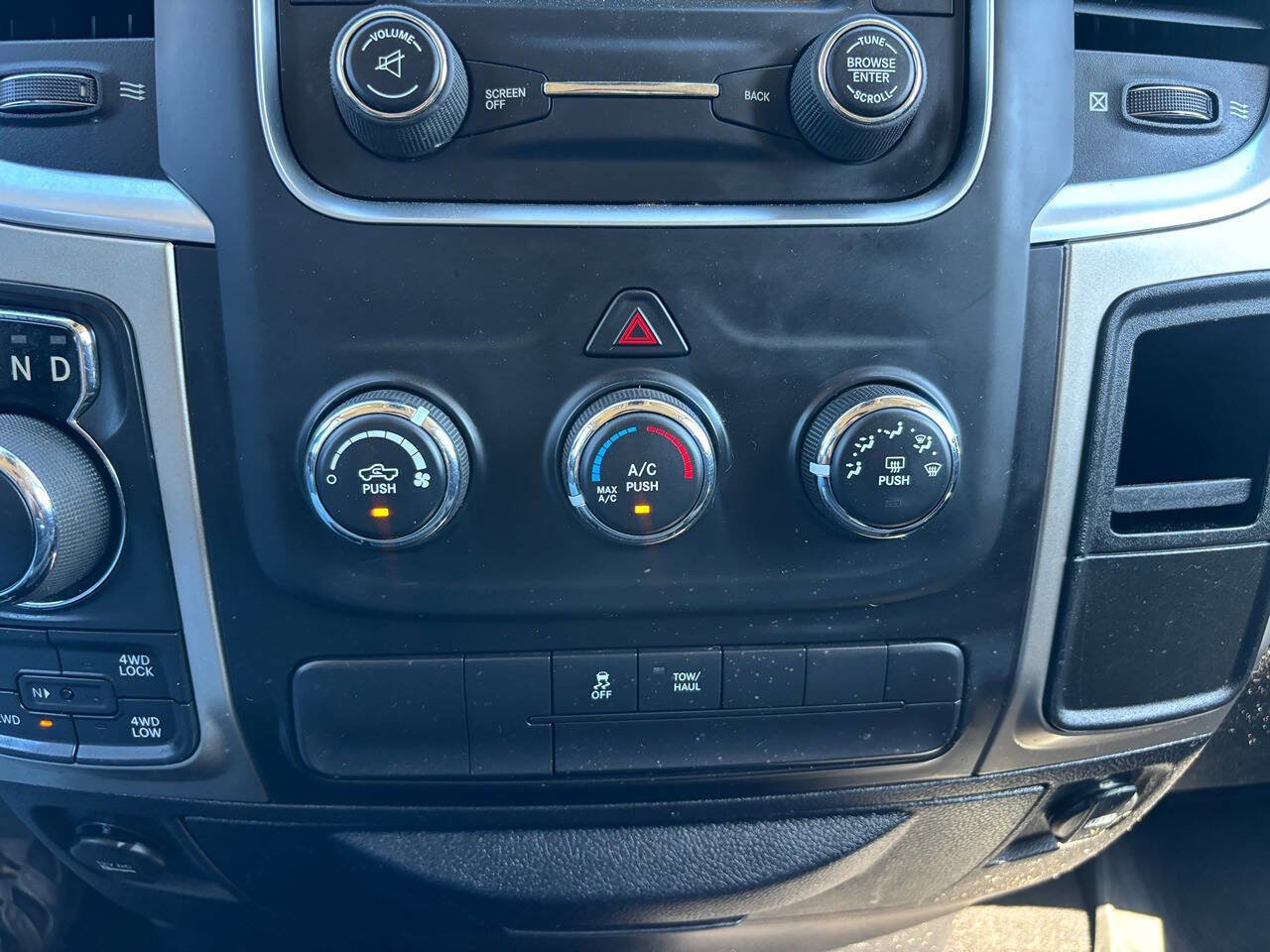 Used 2018 RAM 1500 Classic SLT image 25