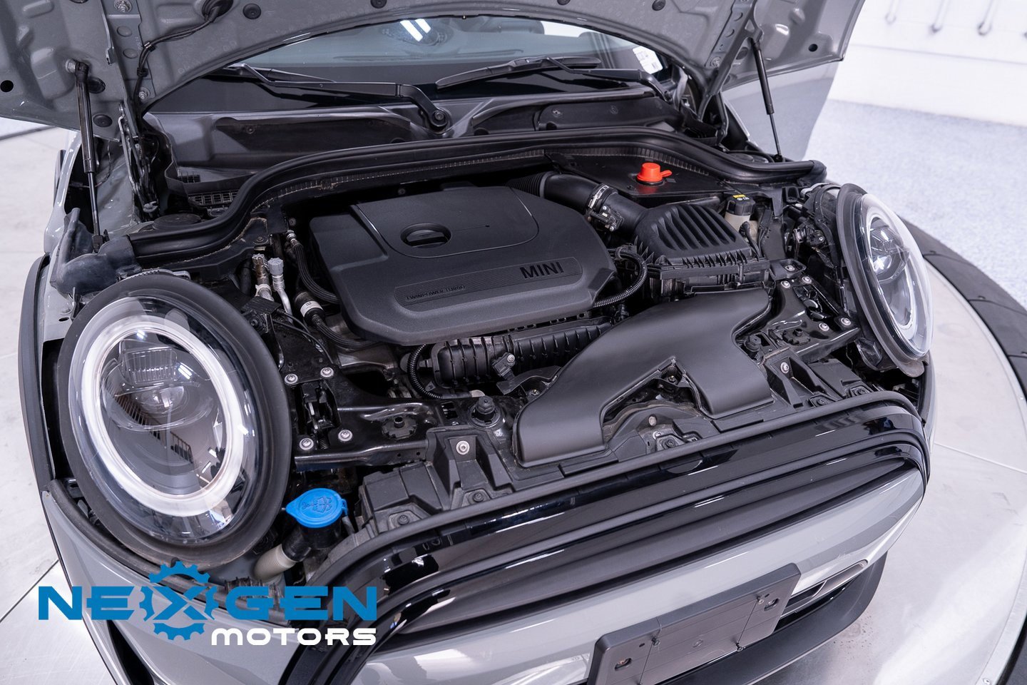 Used 2023 MINI Cooper 2-Door Hardtop image 10