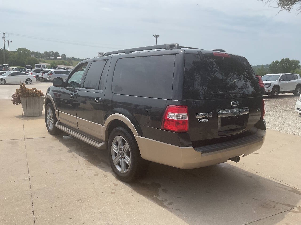 Used 2014 Ford Expedition EL XLT w/ Equipment Group 202A AWD/4WD image 6