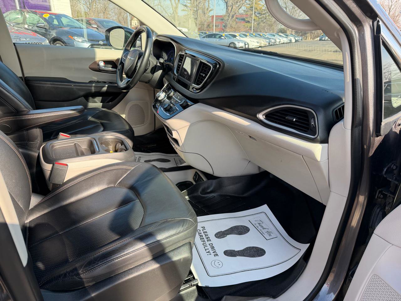 Used 2018 Chrysler Pacifica Touring-L w/ Tire & Wheel Group image 21