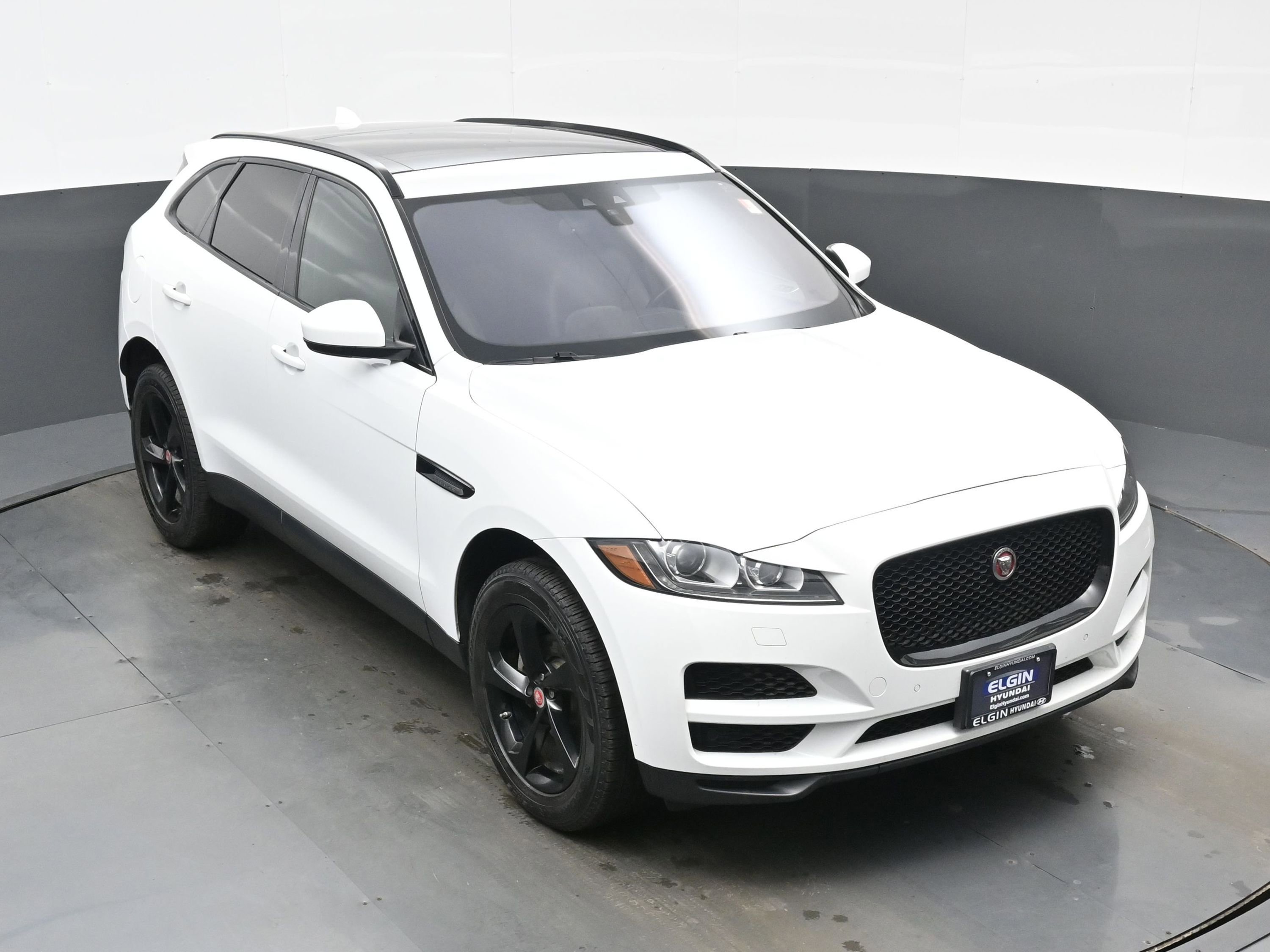 Used 2018 Jaguar F-PACE Premium image 40