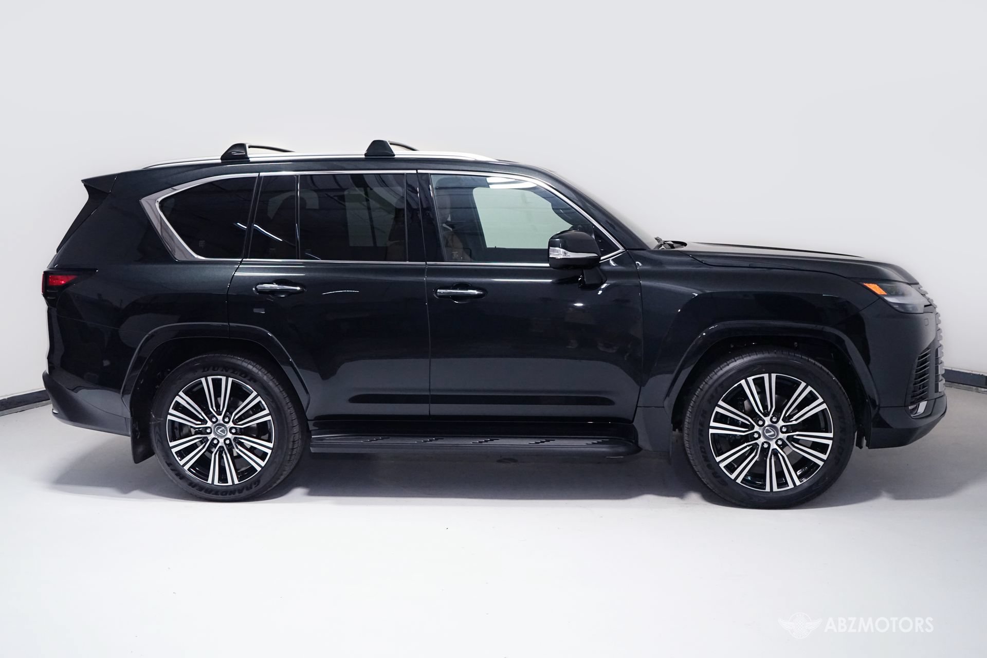 Used 2026 Lexus LX 600 4WD w/ Luxury Package image 3