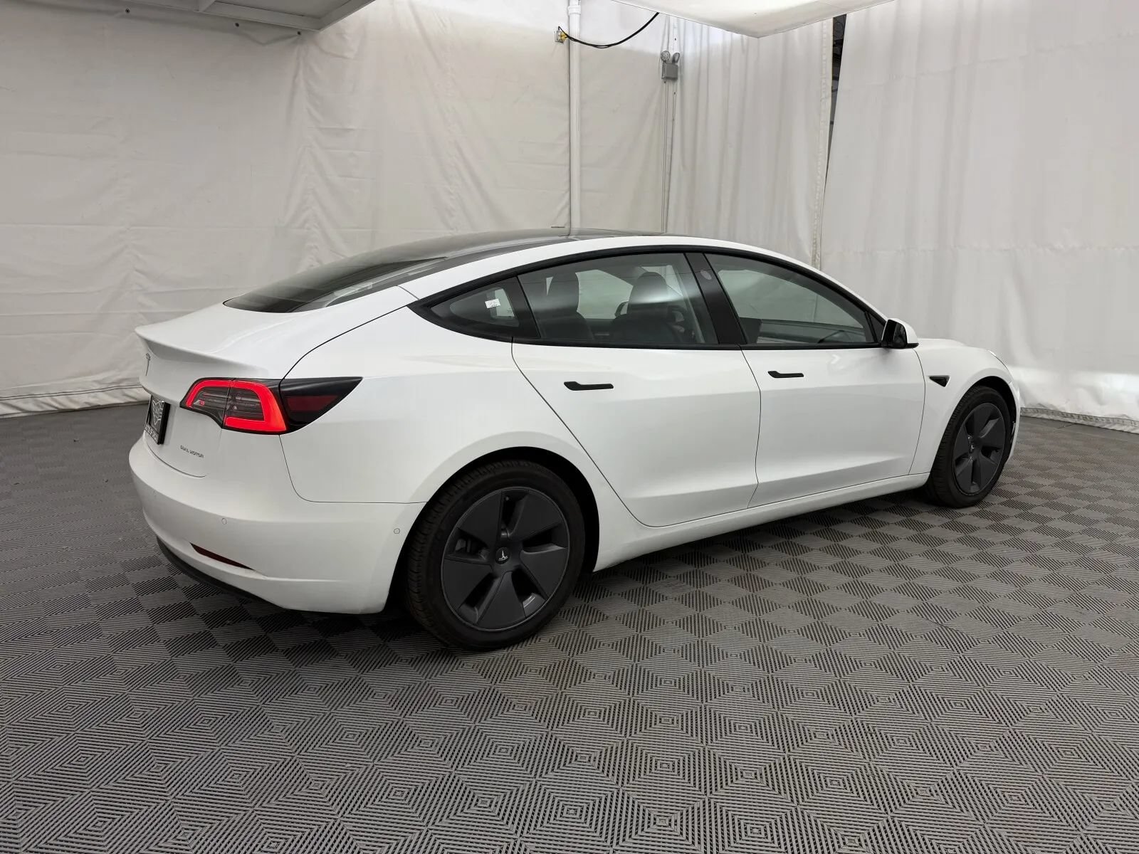 Used 2022 Tesla Model 3 Long Range AWD/4WD image 5
