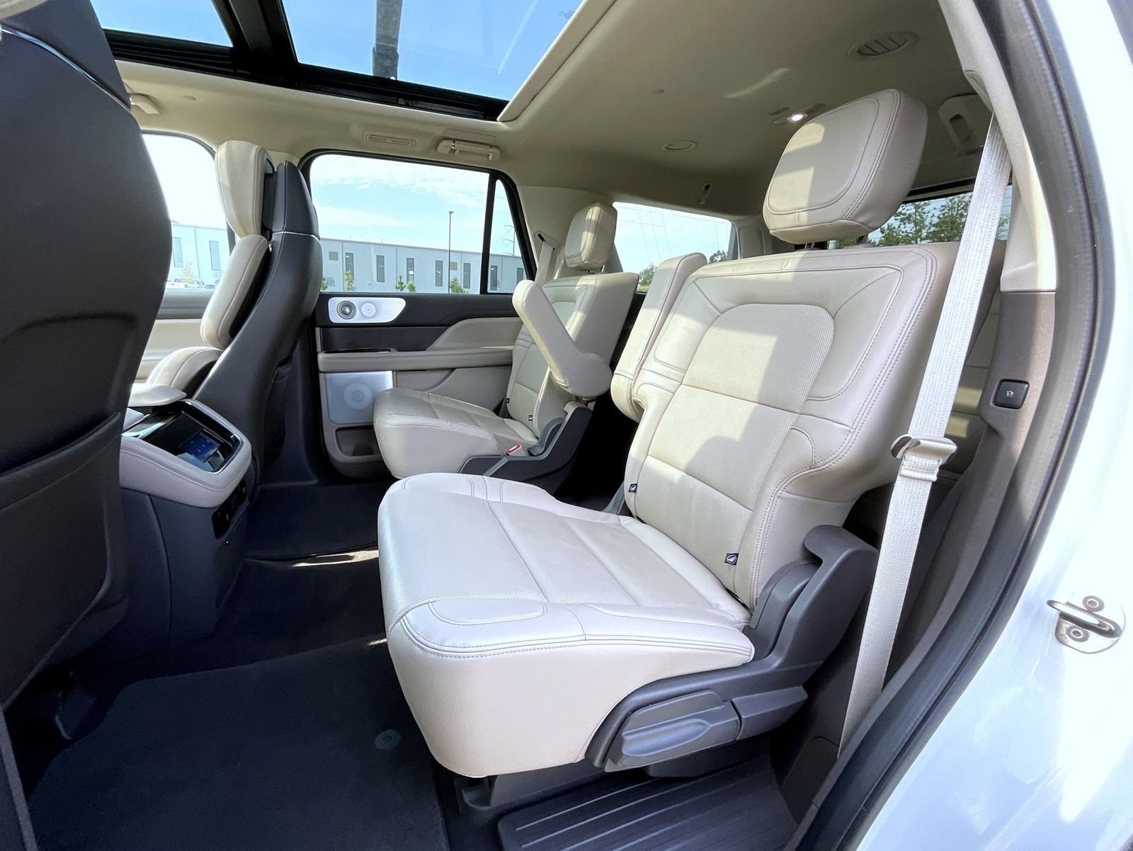 Certified 2023 Lincoln Navigator Reserve AWD/4WD image 19