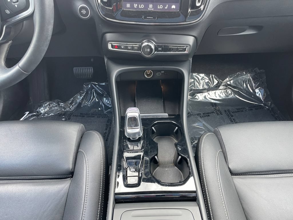Used 2024 Volvo XC40 B5 Plus w/ Protection Package Premier AWD/4WD image 10