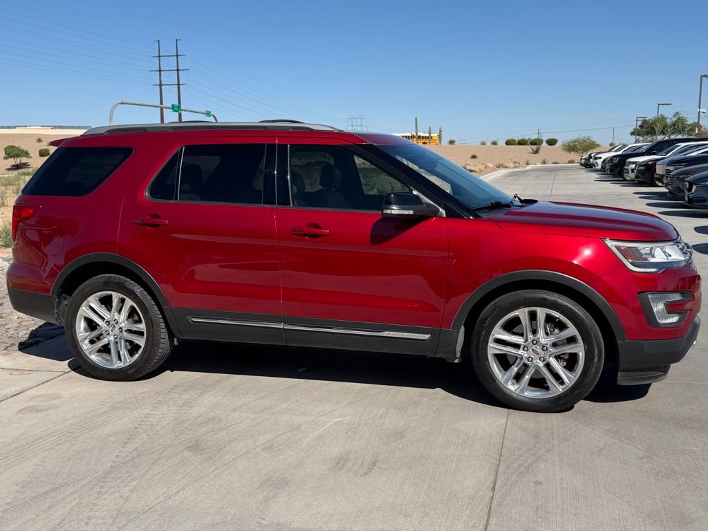 Used 2017 Ford Explorer XLT w/ Equipment Group 202A image 13