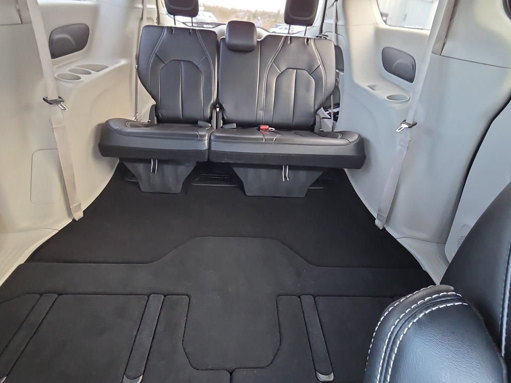 Used 2024 Chrysler Pacifica Touring-L FWD image 20
