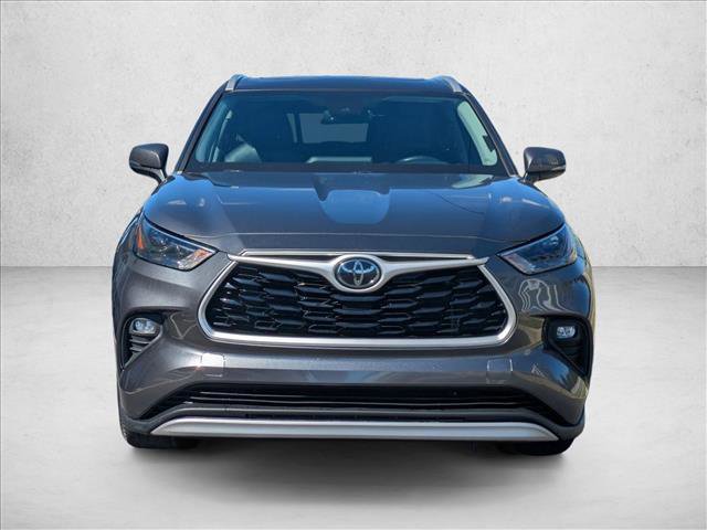 Used 2022 Toyota Highlander XLE image 2
