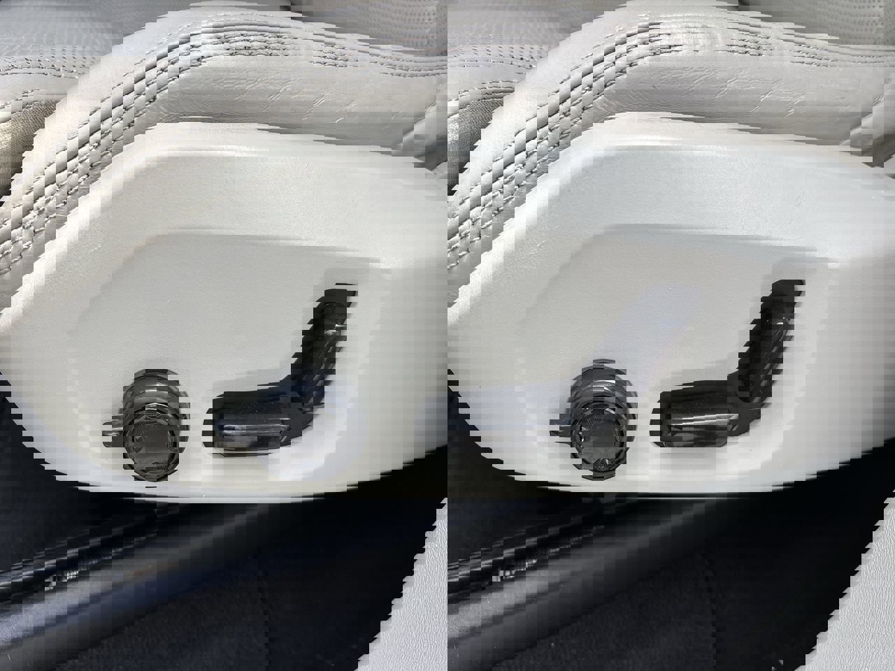 Used 2017 Volvo XC90 T8 Inscription w/ Vision Package image 21