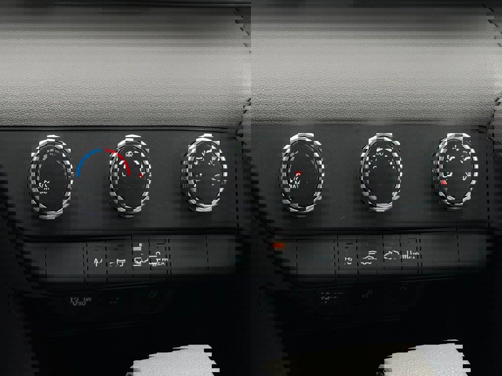 Certified 2025 Hyundai Elantra SE w/ Cargo Package image 16