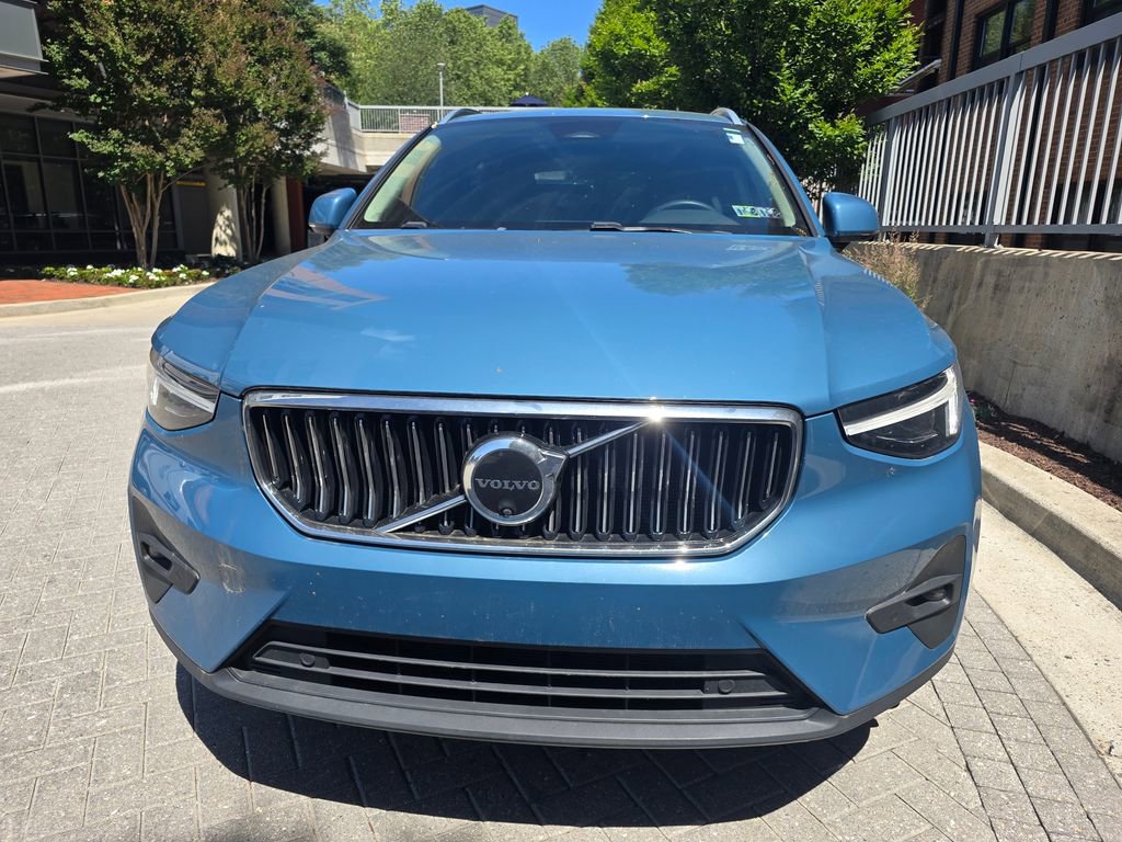 Used 2024 Volvo XC40 B5 Ultimate w/ Protection Package Premier AWD/4WD image 2