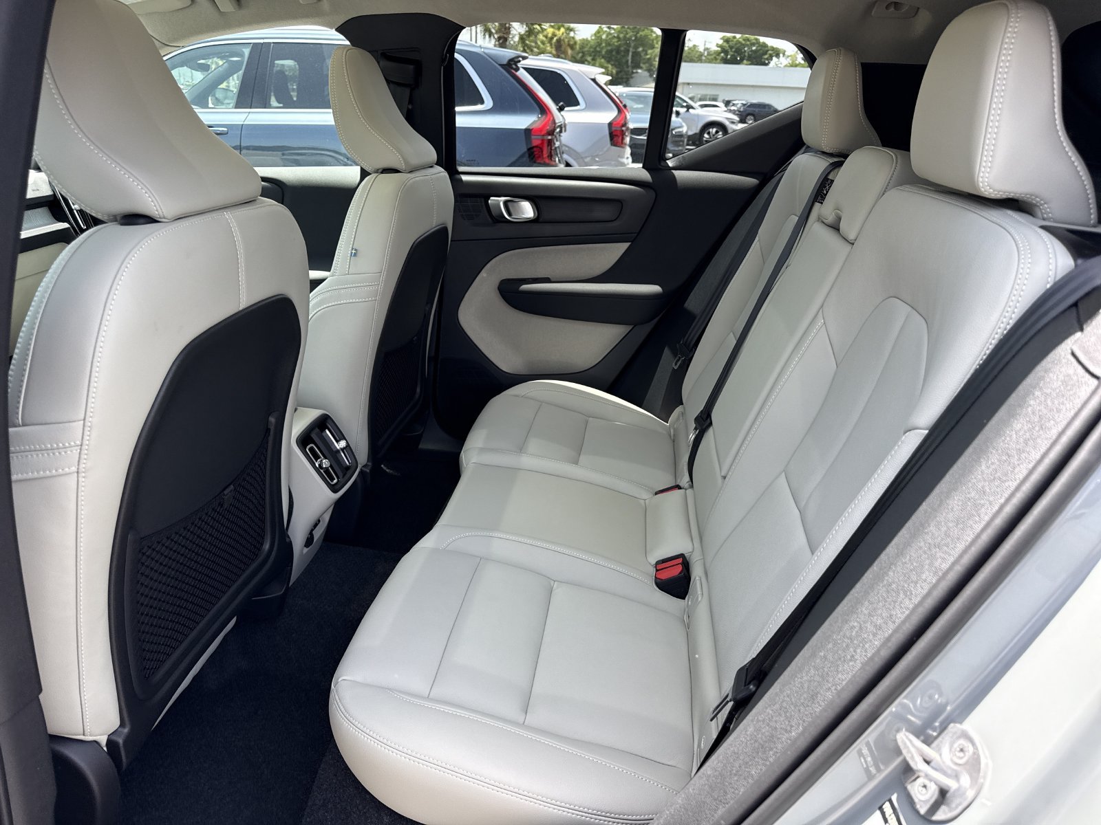 New 2026 Volvo XC40 B5 Ultra w/ Protection Package Premier AWD/4WD image 13