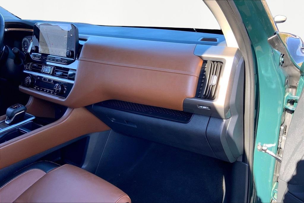 Used 2024 Nissan Pathfinder Platinum image 19