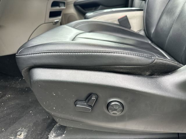 Used 2024 Chrysler Pacifica Touring-L FWD image 16