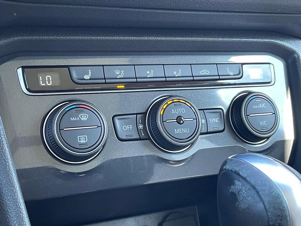 Used 2020 Volkswagen Tiguan SE w/ Panoramic Sunroof Package image 14