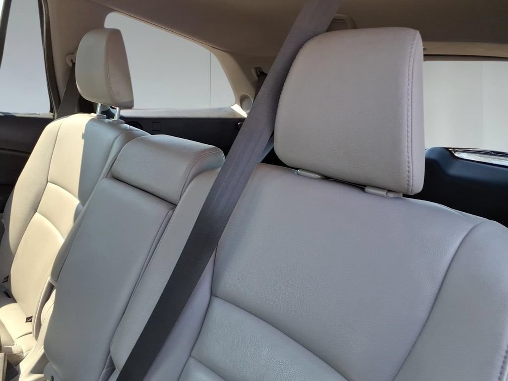 Used 2018 Honda Pilot Touring image 12