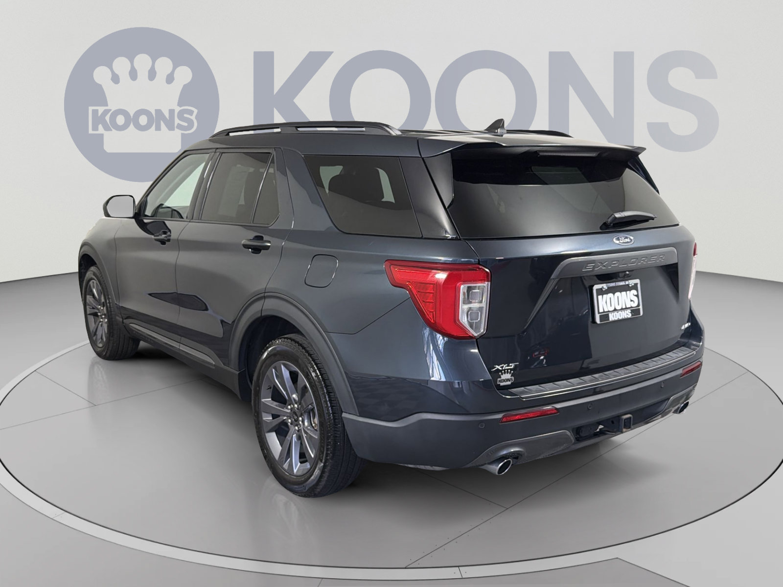 Used 2023 Ford Explorer XLT w/ Equipment Group 202A AWD/4WD image 4