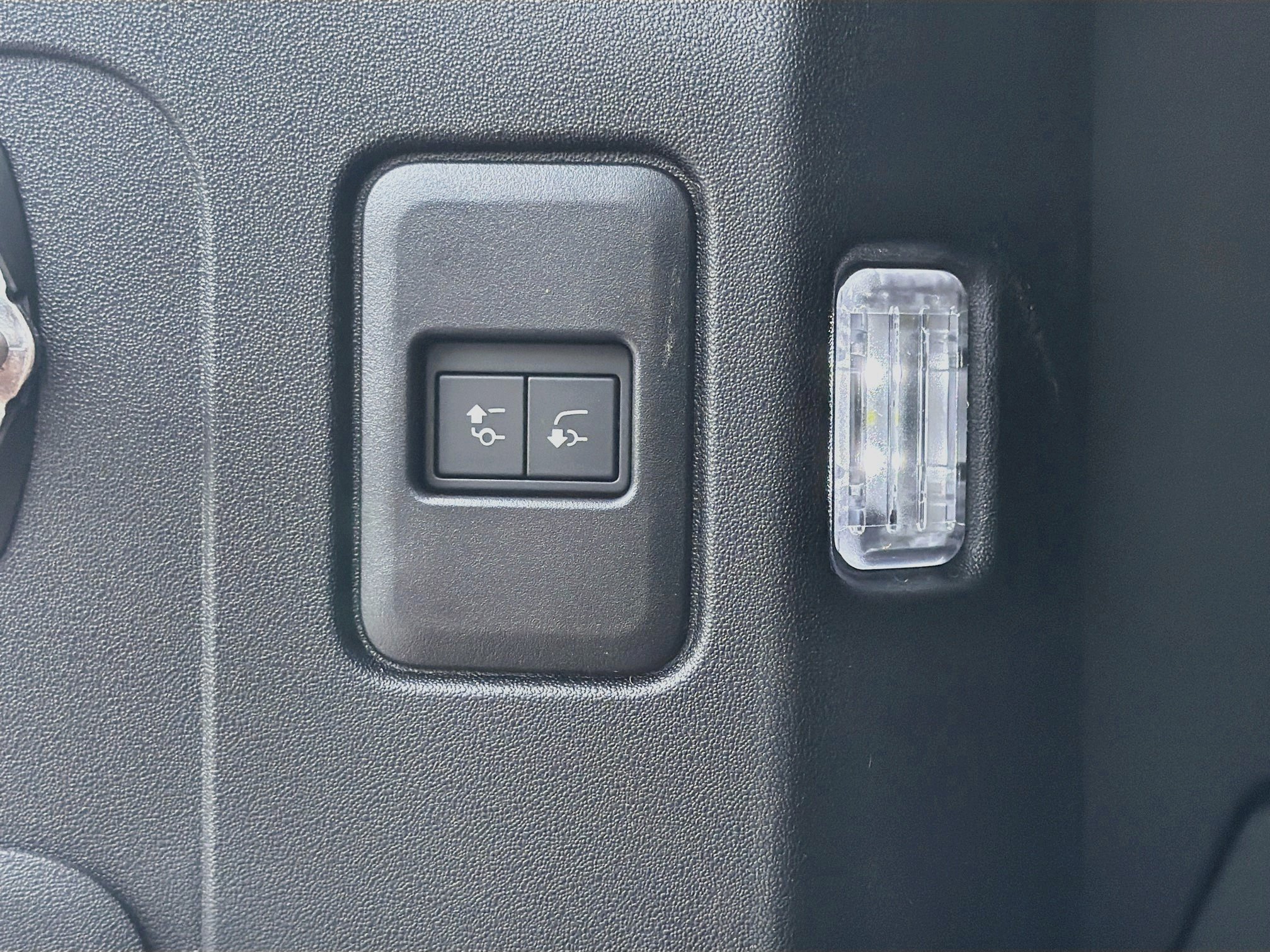New 2026 Land Rover Defender 110 S AWD/4WD image 43