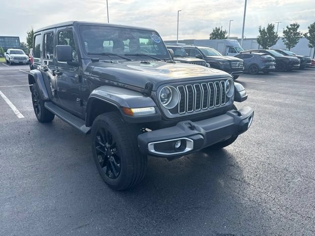 Used 2025 Jeep Wrangler Unlimited Sahara AWD/4WD image 16