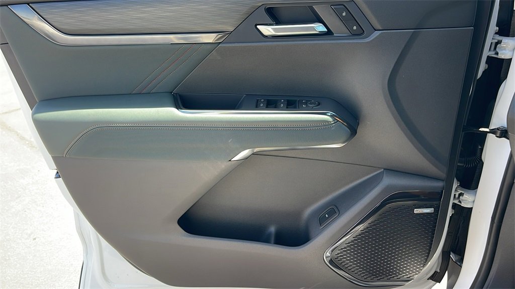 New 2025 GMC Acadia AT4 w/ Luxury Package image 27