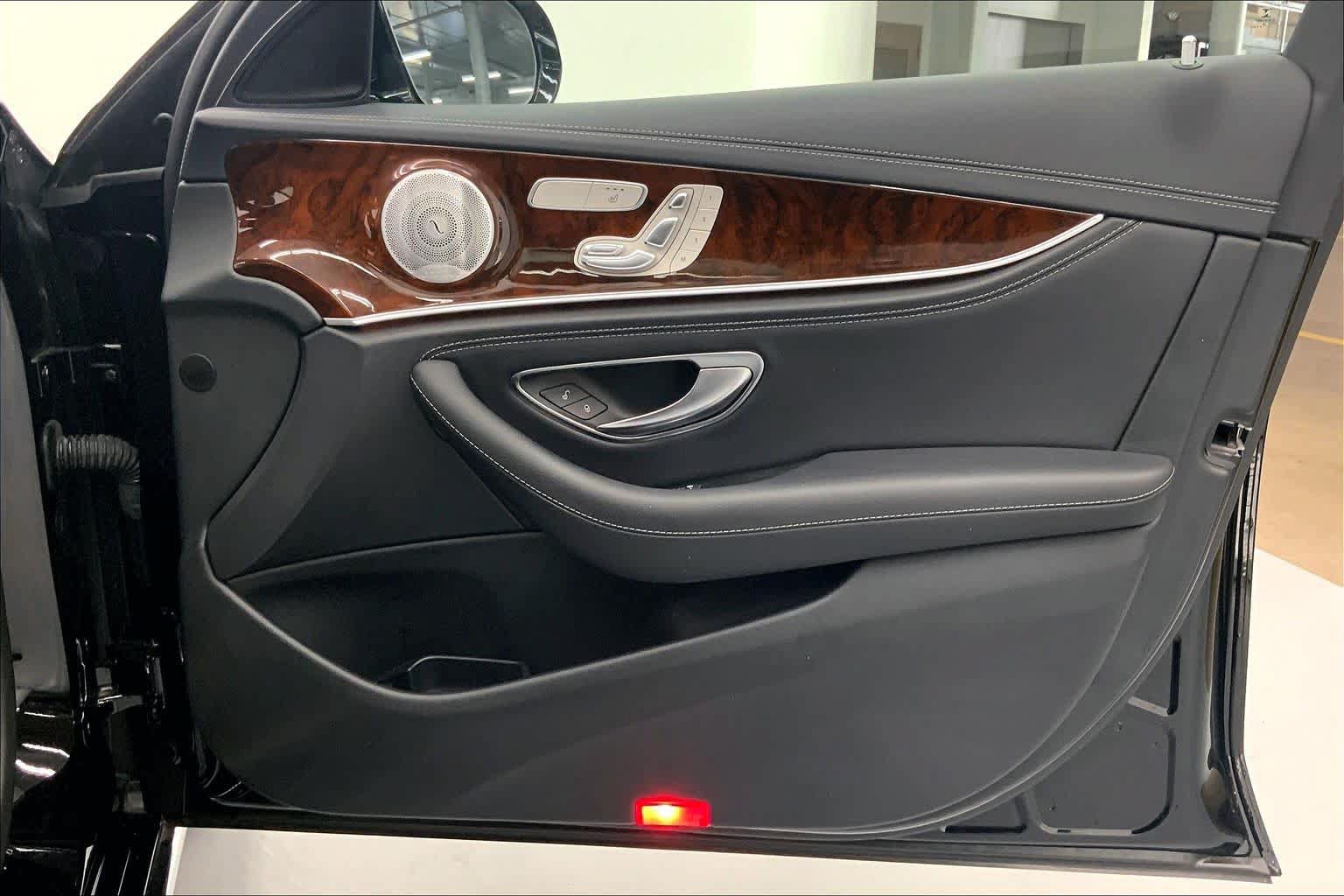 Used 2019 Mercedes-Benz E 300 4MATIC image 9