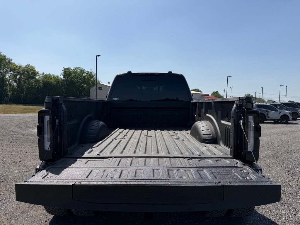 Used 2023 Ford F450 Platinum w/ FX4 Off-Road Package AWD/4WD image 21