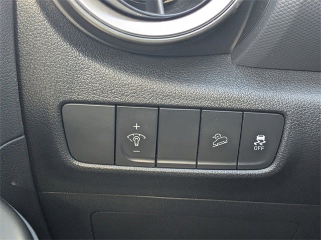 Used 2022 Hyundai Kona SE image 27