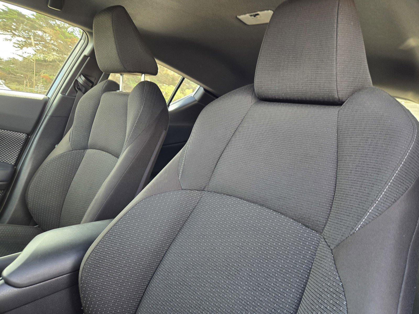 Used 2018 Toyota C-HR XLE FWD image 15