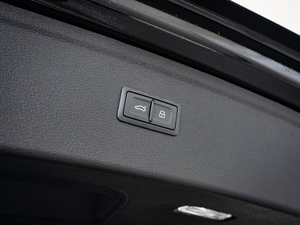 Used 2024 Audi Q5 2.0T Premium w/ Convenience Package image 18