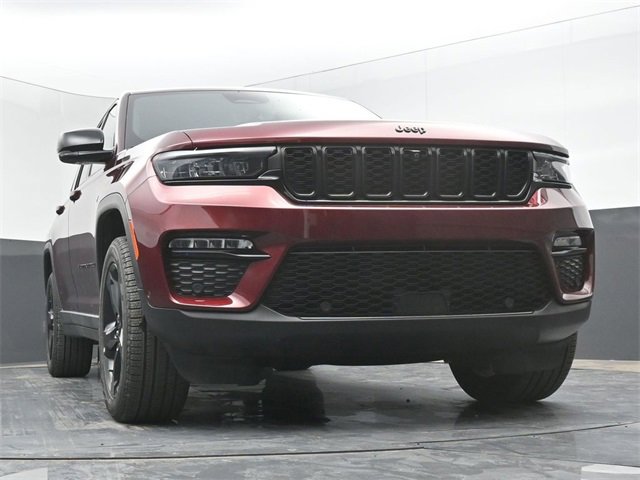 Used 2025 Jeep Grand Cherokee Limited w/ Luxury Tech Group II image 44