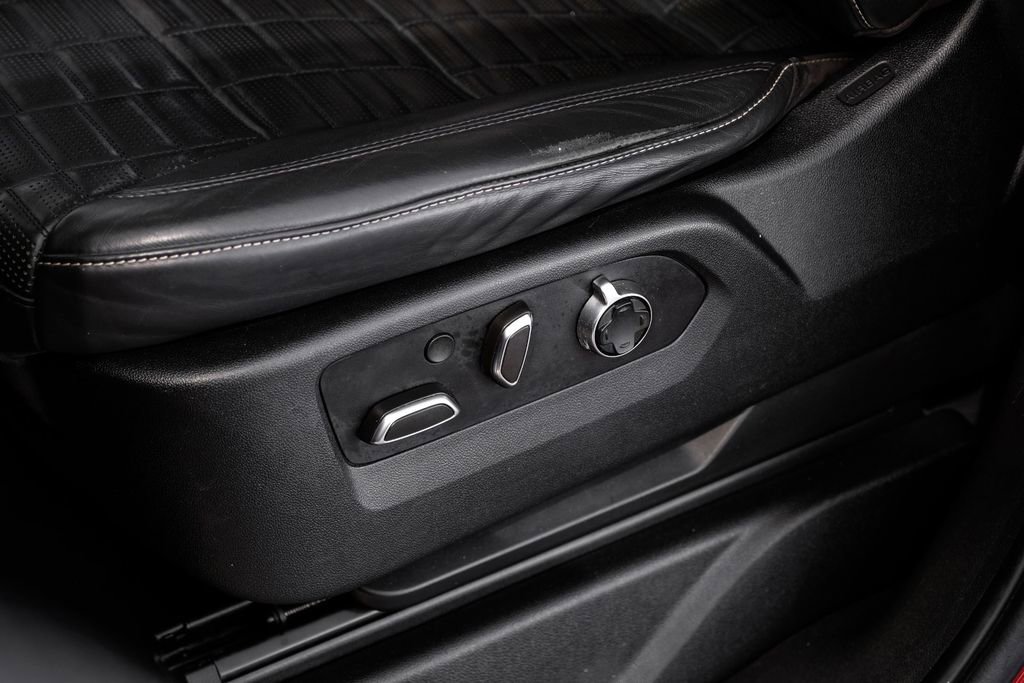 Used 2021 Cadillac Escalade ESV Premium Luxury Platinum image 32