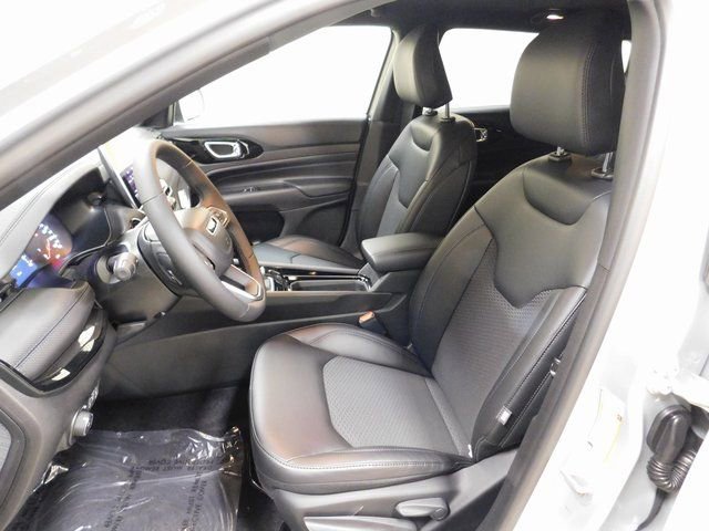 New 2026 Jeep Compass Latitude image 9