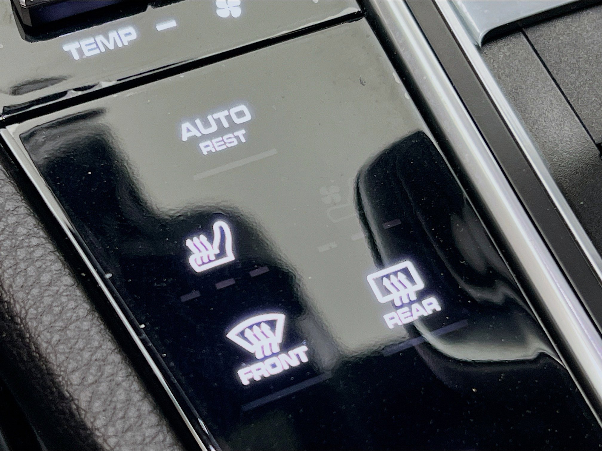 Used 2023 Porsche Cayenne Platinum Edition image 21